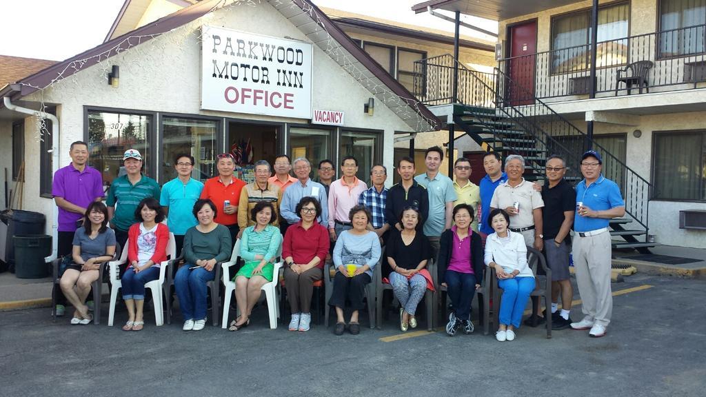 Parkwood Motor Inn Sundre Εξωτερικό φωτογραφία